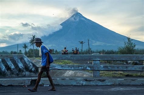 Ndrrmc People Evacuated Due To Mayon Unrest Abs Cbn News