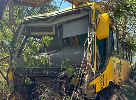 Tragédia na MG 188 acidente entre carro e ônibus que transportava