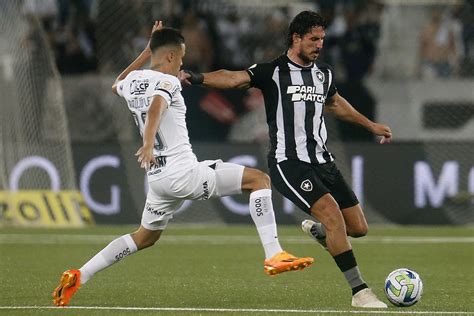 Benfica confirma que Gabriel Pires permanece no Botafogo até