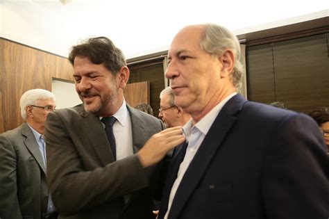 Briga entre Ciro e Cid gera debandada no PDT do Ceará