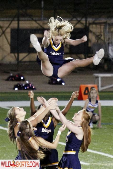 Elle Fanning Ellefanning Nude Instagram Leaked Photo