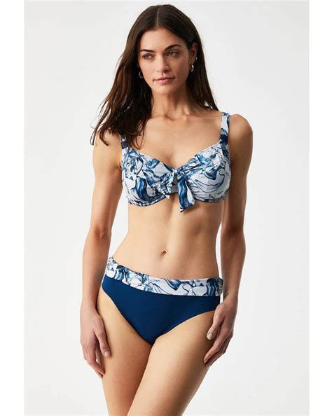 Kom Angela Bikini Mark Ha