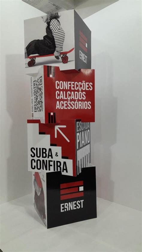 Totem Display Cubo