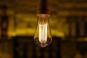 Who Invented the Light Bulb? (History of the Light Bulb) | House Grail