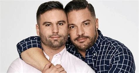 Testemunha De Jeová não comparece ao casamento gay de seu filho e anciãos dizem que a ordem não