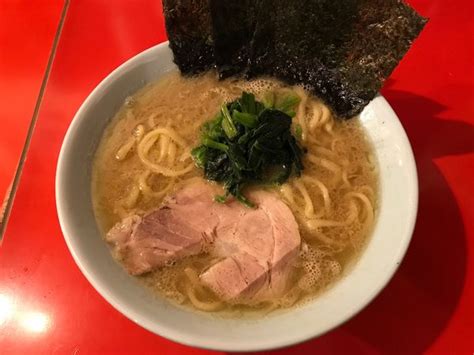 『豚骨醤油らーめん 800円』武蔵家 沖縄本店のレビュー ラーメンデータベース