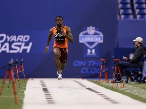 John Ross breaks 40-yard dash record at combine with 4.22-second run