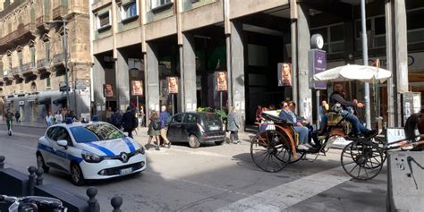 Palermo Sos Sicurezza In Via Ruggero Settimo La Protesta Dei