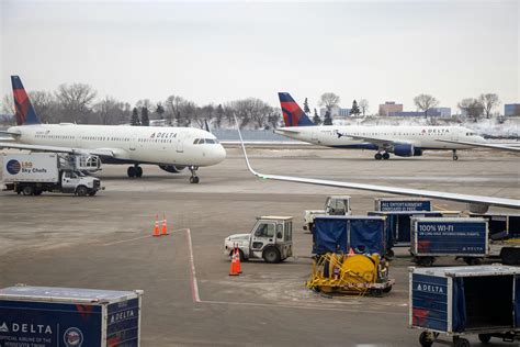 commercial airplanes      commercial