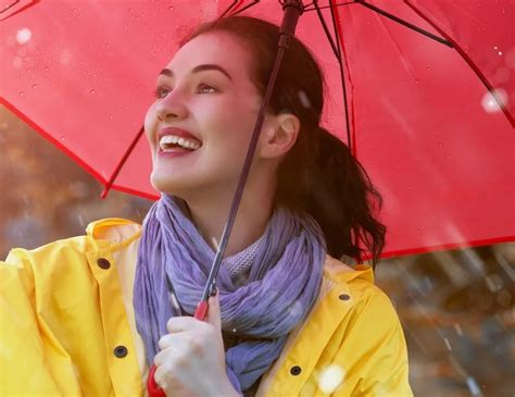 22 Rainy Day Hairstyles To Keep You Looking Fabulous