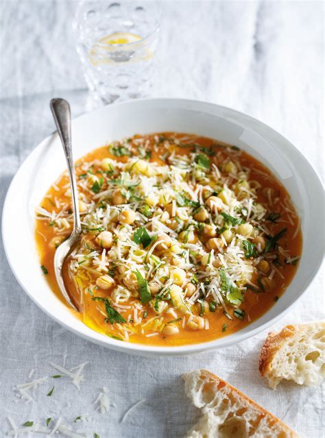 Soupe repas aux pâtes et aux pois chiches RICARDO