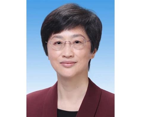 她，任副省长、代理省长！成全国最年轻省级政府女性“一把手”新浪新闻