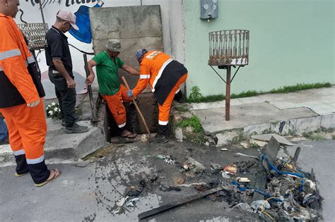 Bueiros Entupidos Em Bairros Da Zona Norte S O Limpos E Desobstru Dos