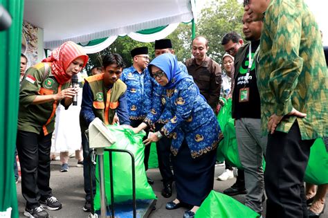 Pencanangan Gerakan Sedekah Sampah Indonesia Dan Smartcard Beresin