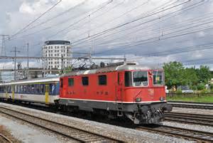 Re 4 4 II 11152 durchfährt den Bahnhof Pratteln Bahnbilder de