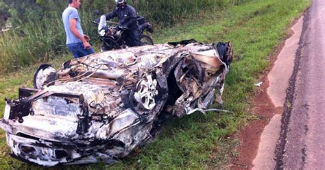 G Assaltantes Capotam Carro Ap S Roubo A Posto De Combust Veis