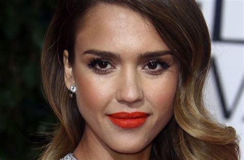 Jessica Alba In A Candid Bikini The Mother Of Three Was Spotted By A Paparazzi On A Hawaiian