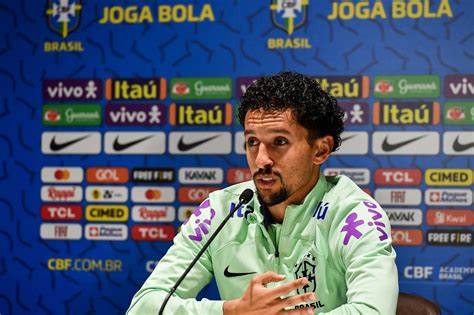 Marquinhos explica incômodo muscular e exalta intensidade dos treinos