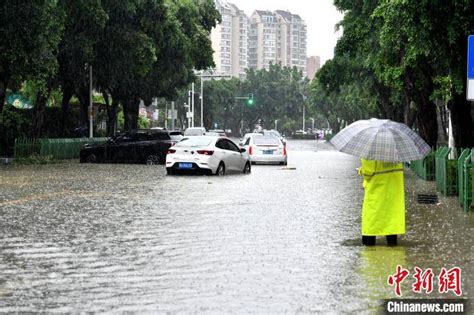 福州持续强降雨致道路积水 启动防暴雨Ⅰ级应急响应 搜狐大视野 搜狐新闻