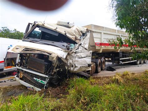 Caminhoneiro De Anos Morre Em Grave Acidente Na Br Arax Agora