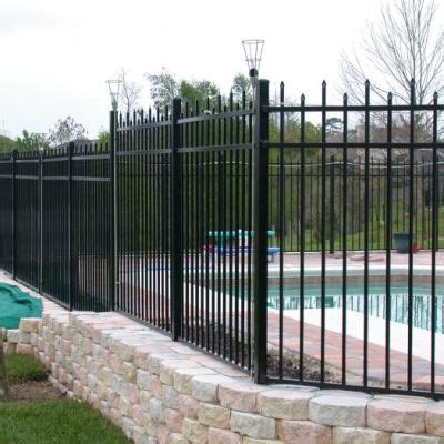 Black Powder Coated Pressed Spear Top Rackable Steel Fencing 6FT High