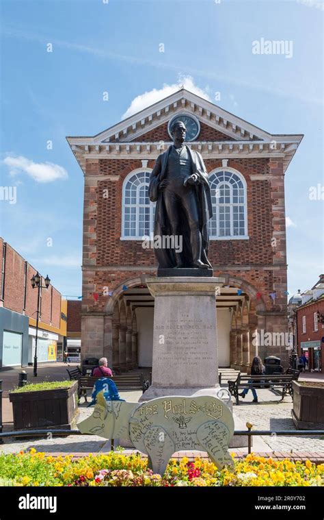 Sir Robert Peel Statue Outside Tamworth Town Hall In Market Street