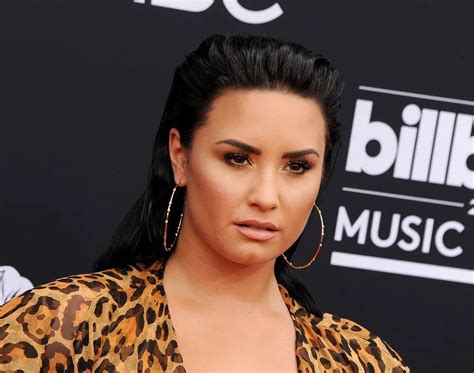 Demi Lovatos 22 Best Hair Moments Of All Time Hairstylecamp