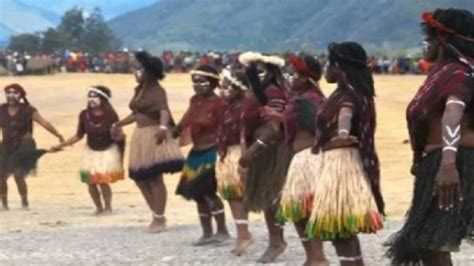 Tradisi Potong Jari Suku Dani Papua, Ada yang Gunakan Kapak hingga ...