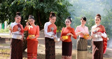 Chut Thai Thailand S Beautiful Traditional Dress