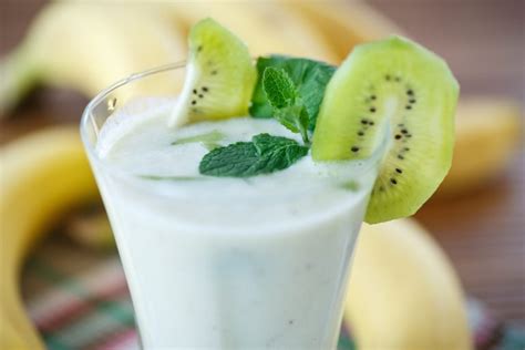 Creamy Banana Kiwi Smoothie for Stress Relief & Constipation - Live ...