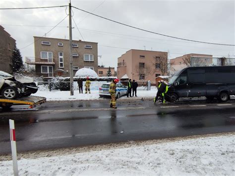 Zderzenie trzech pojazdów na ulicy Konarskiego w Oświęcimiu FOTO