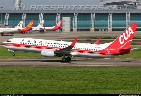 B 7562 China United Airlines Boeing 737 89P WL Photo By Danny Long