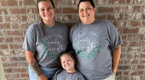 Gadis Tahun Ditendang Keluar Dari Sekolah Di Amerika Serikat Karena Memiliki Ibu Lesbian Riau