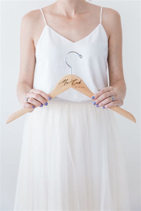 Personalized Bridal Bridesmaid Hanger - The Cary – Delovely Details