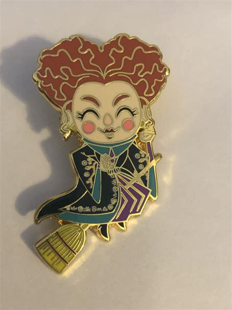 48930 Winifred Sanderson Hocus Pocus Chibi Blind Box Loungefly