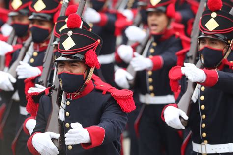 El presidente de la República Pedro Castillo asiste al desfile