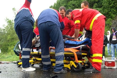 Un mort şi doi răniţi într un accident rutier produs în Hunedoara