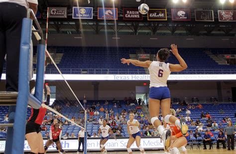 Volleyball Sweeps Lafayette In Conference Opener Gallery