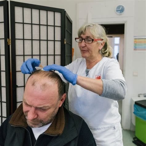 Wirhelfen shop Hilf Menschen auf der Straße medizinisch zu versorgen