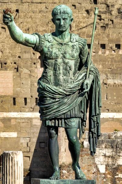 Statue CAESAR Augustus PATRIAE PATER, Rome, Italy — Stock Photo © vladacanon #73808119