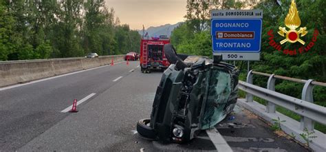 Scontro Tra Due Auto In Superstrada Ferite Tre Persone Ossolanews It