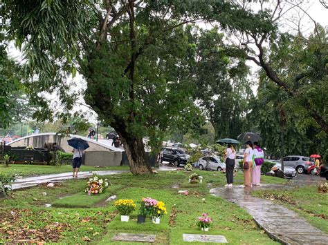 LOOK Undas 2022 at the Manila Memorial Park in Parañaque City