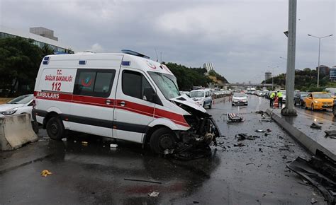 Ata Ehir D Karayolu Nda Ambulans Kaza Yapt Yaral Nce Vatan