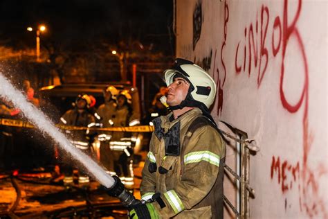 Fatih te metruk bina yangını Haberler İstanbul İtfaiyesi