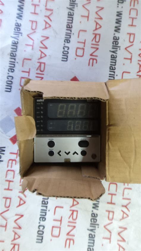 YAMATAKE CORPORATION SDC36 AZBIL C36TR1UA1100 DIGITAL INDICATING