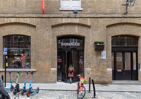 Donmar Warehouse – Theatre wayfinding scheme - Endpoint