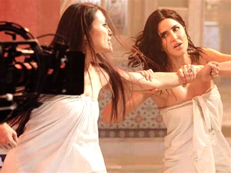 Katrina Is Super Thrilled Over Tiger 3 Two Women Towel Fight Tamil