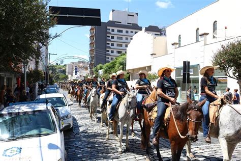 Jornal I Minas Cavalgada Das Patroas Encantou As Ruas De S O Louren O