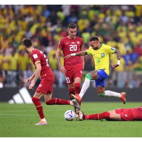 Neymar Se Machucou Aos Minutos Do Tempo De Jogo Quando Disputava