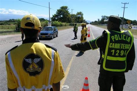 Capturan En Cali A Cinco Policías De Carretera Acusados De Extorsión